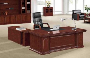 利用實(shí)木大班臺(tái)打造高端大氣辦公環(huán)境